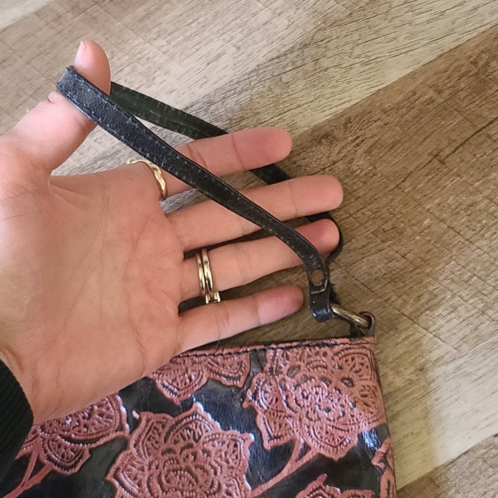 Express Wristlet Leather Brown and Black Bag - Picture 4 of 8